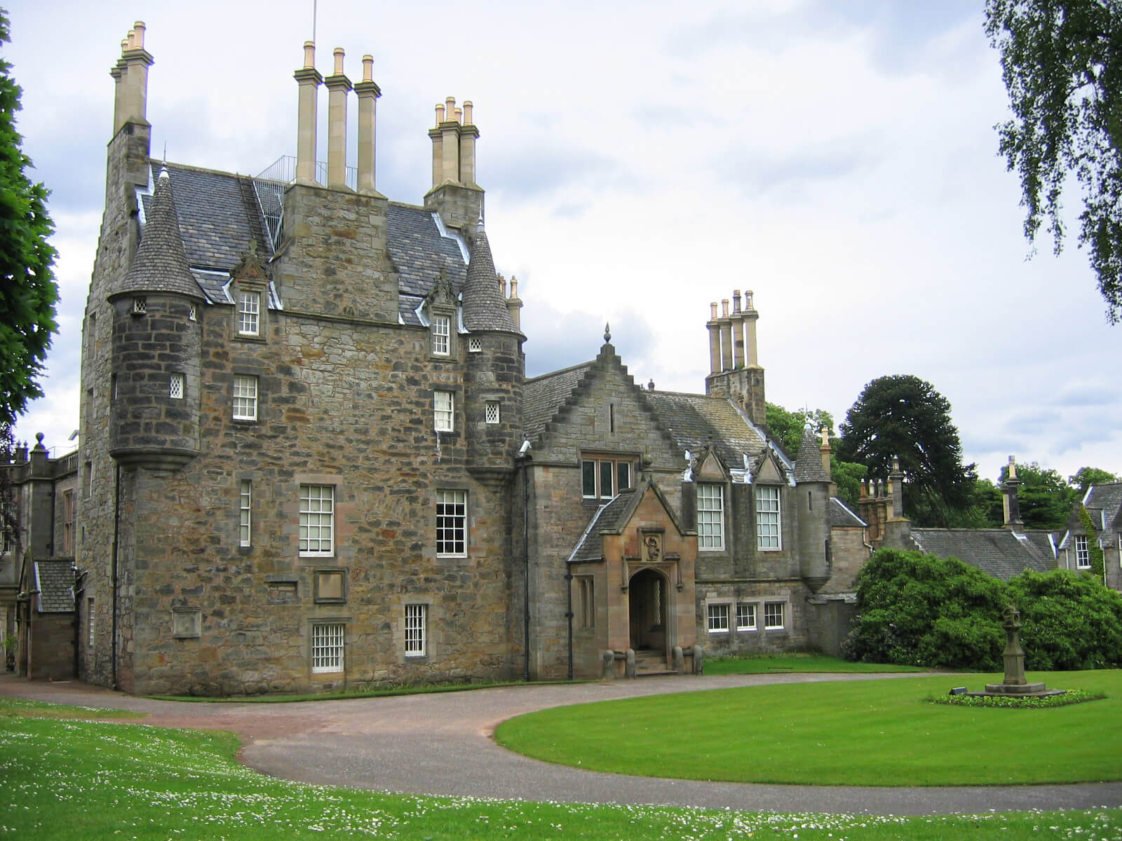 Lauriston-Castle-South-edinburgh-zapakuj